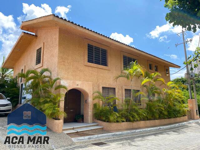 Venta en Lomas de Costa Azul - Acapulco de Juárez